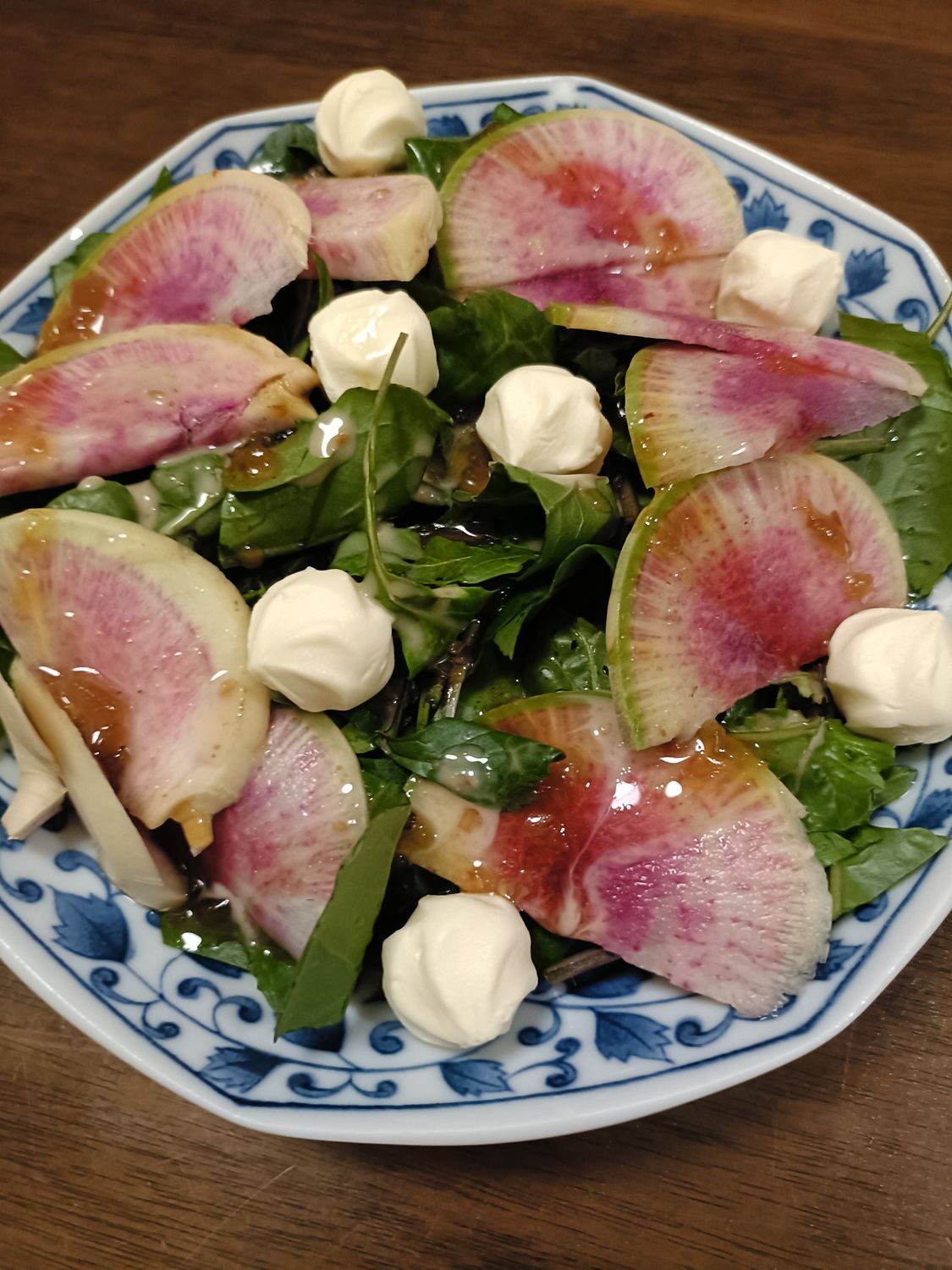 ルッコラと紅芯大根のサラダ