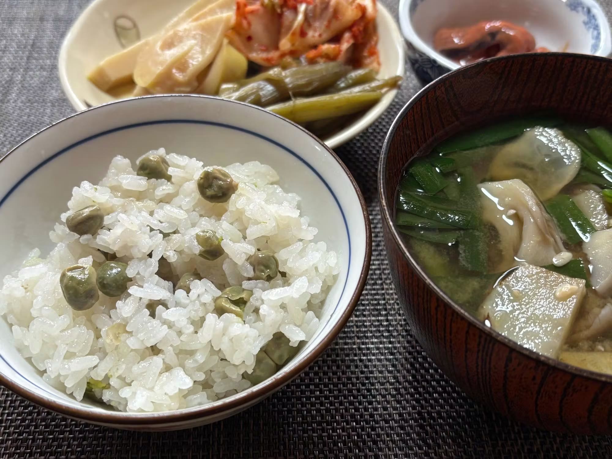 紫えんどうの初収穫豆ご飯