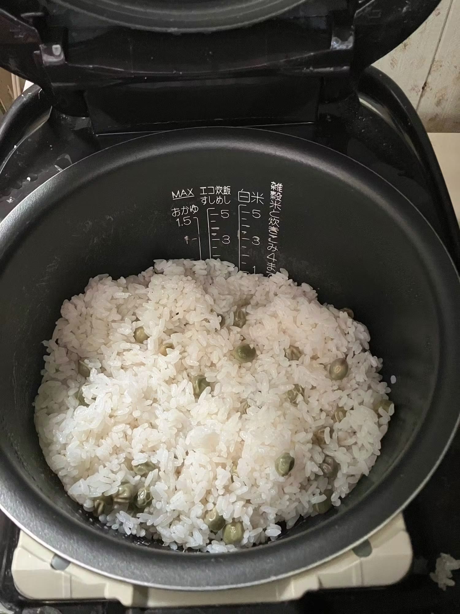紫えんどうの豆ご飯